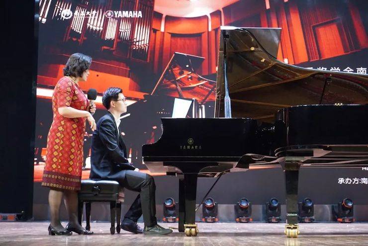 张芳、冯子祥钢琴音乐会